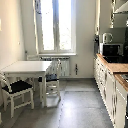 Port Apartment *